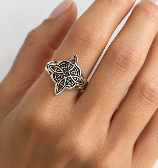 Anillo de Plata Nudo de Bruja 3g